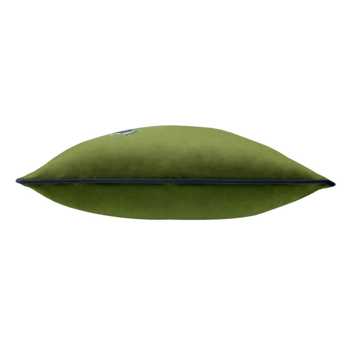 This proud peacock will make a charming cushion for your room, adding a touch of timeless style. With its feather filling and soft velvet finish, it is a truly unique piece!